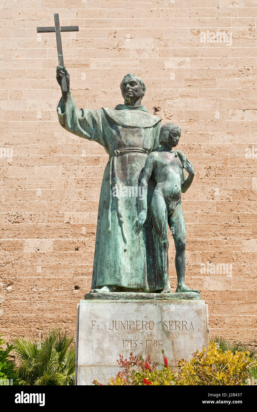 Statue de Junipero Serra à l'extérieur de la Basilique de Sant Francesc à Palma de Majorque, Espagne Banque D'Images