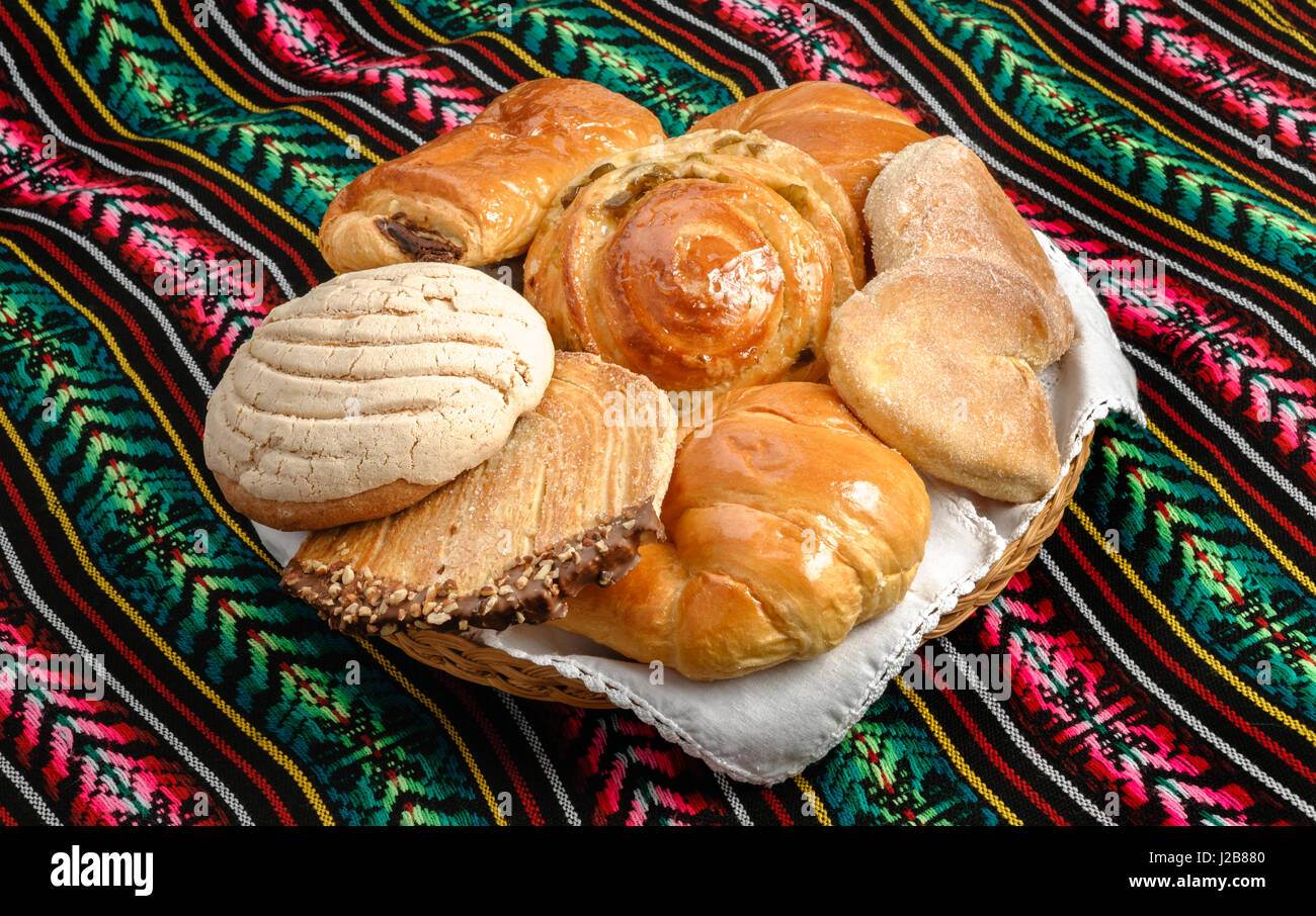 Un assortiment de pain sucré boulangerie traditionnelle mexicaine Banque D'Images