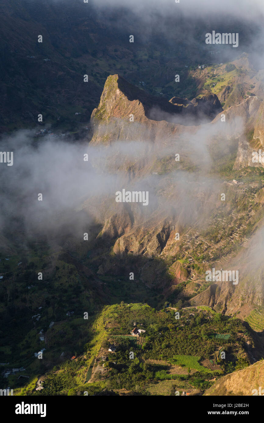 Vue sur la vallée et les nuages, Santo Antao, Cap Vert Banque D'Images