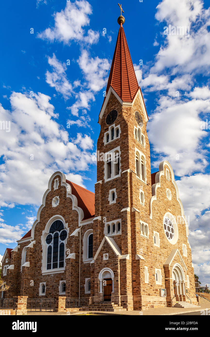 Christ Church Luteran avec ciel bleu et nuages en arrière-plan, Windhoek, Namibie Banque D'Images