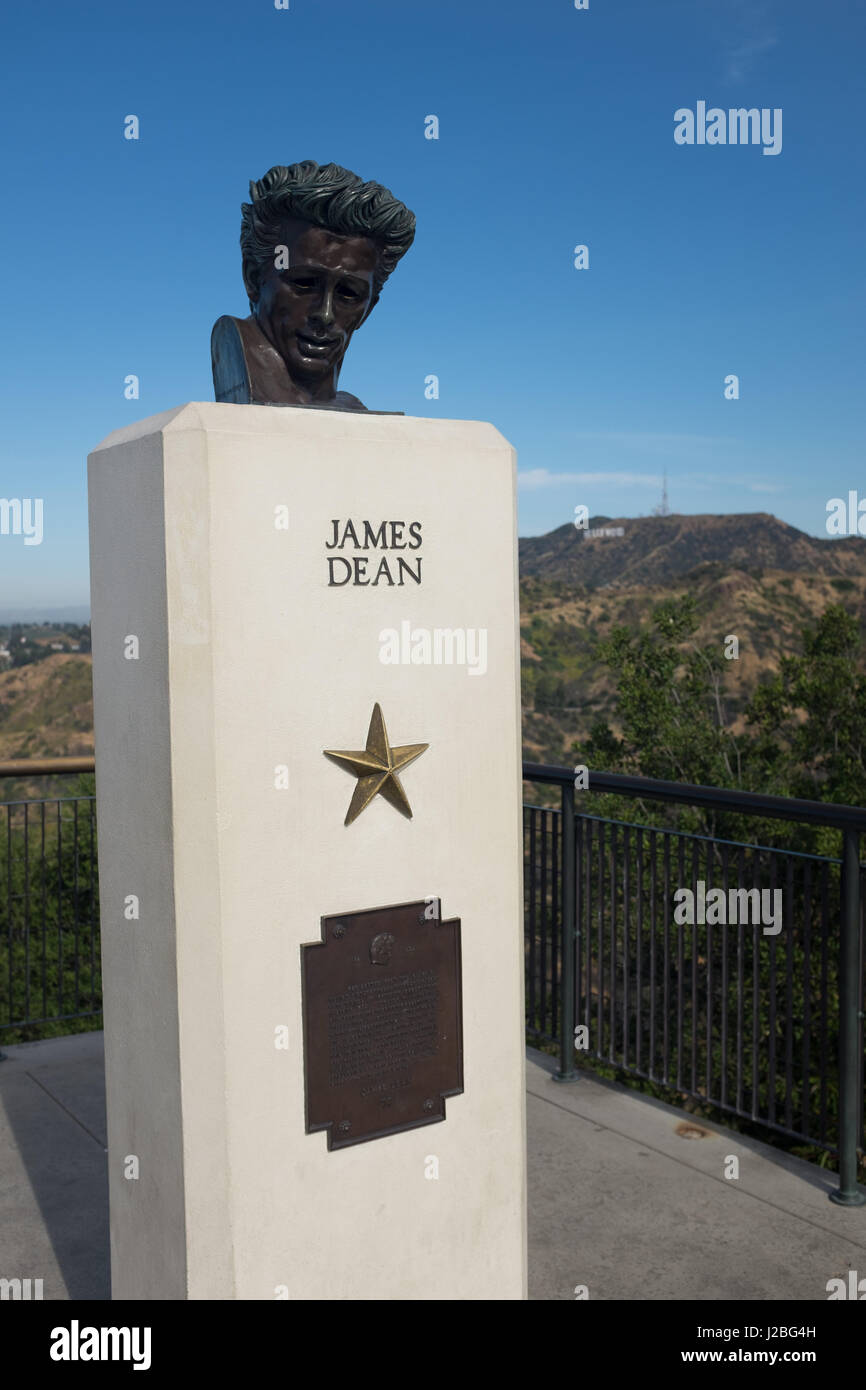 Statue de James Dean avec vue sur les collines d'Hollywood, LA, Californie Banque D'Images