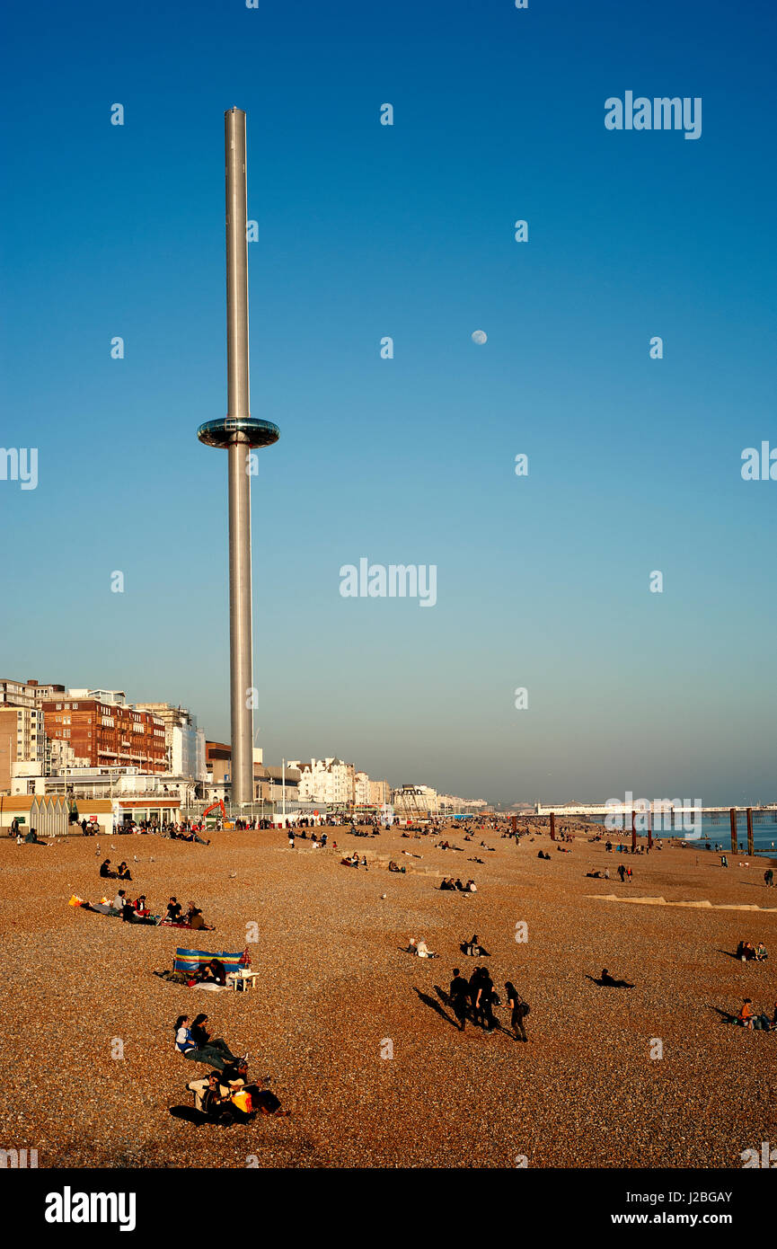 J360, Brighton, Royaume-Uni, 2016. La British Airways j360 est le plus haut du monde déménagement tour d'observation et a ouvert ses portes en 2016 à la plage de Brighton en Angleterre. Banque D'Images