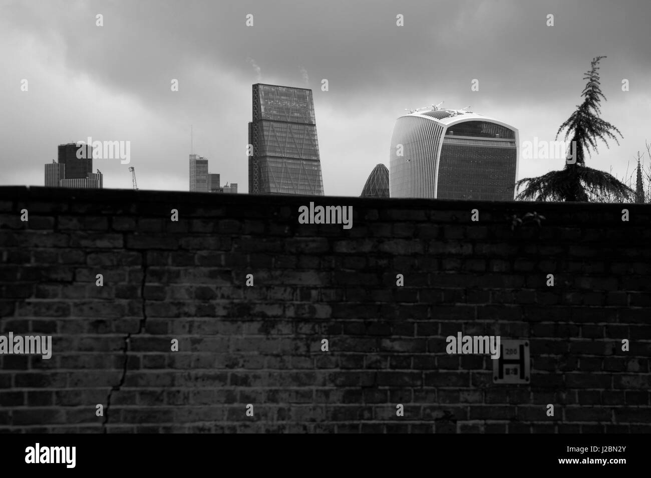 Ville de London Tour gratte-ciel42, Heron Tower, Cheesegrater, cornichon et talkie walkie vu de Union Street, Southwark, London, UK Banque D'Images