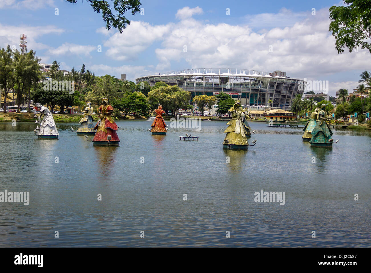 Orixas des statues de saints africains traditionnels candomblé en face de l'Arena Fonte Nova Stadium de Dique do Tororo - Salvador, Bahia, Brésil Banque D'Images