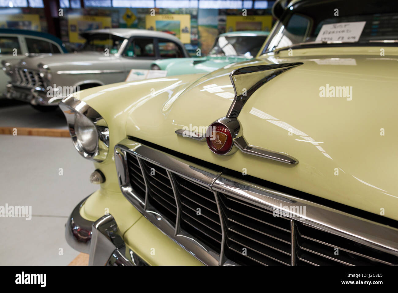 L'Australie, Victoria, Echuca, Musée National de Holden, 1960 voitures de l'époque de l'Holden Banque D'Images