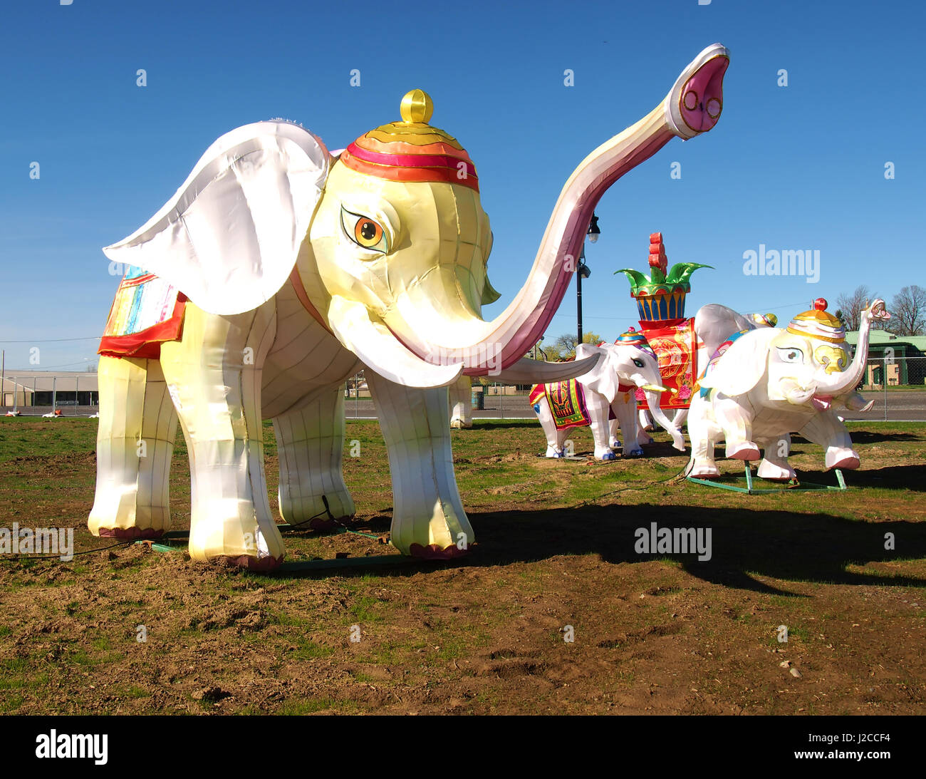 Solvay, New York, USA. Le 26 avril 2017. L'État de New York Festival de lanternes chinoises à l'état des expositions de Solvay, New York. Affiche lumineuse LED Banque D'Images