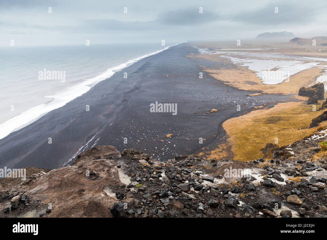 Icelandic paysage côtier. Océan Atlantique côte rocheuse. Vik, Islande Banque D'Images