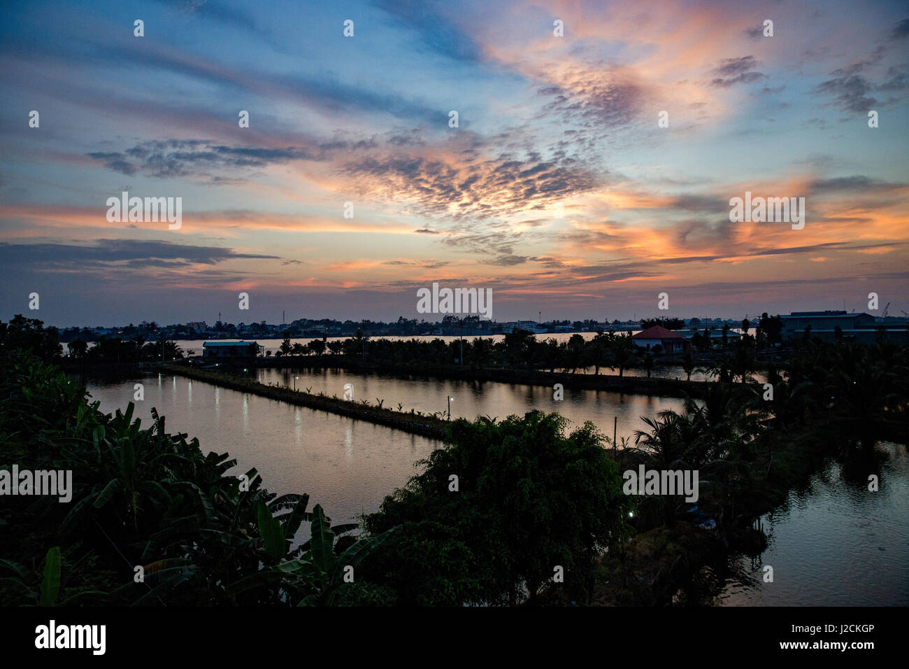 (Cồn Sơn, Bùi Hữu Nghĩa), près de Cần Thơ, capitale et plus grande ville de la randonnée pédestre du Mékong vers le point de vue de l'île au coucher du soleil. Vue sur l'île Banque D'Images
