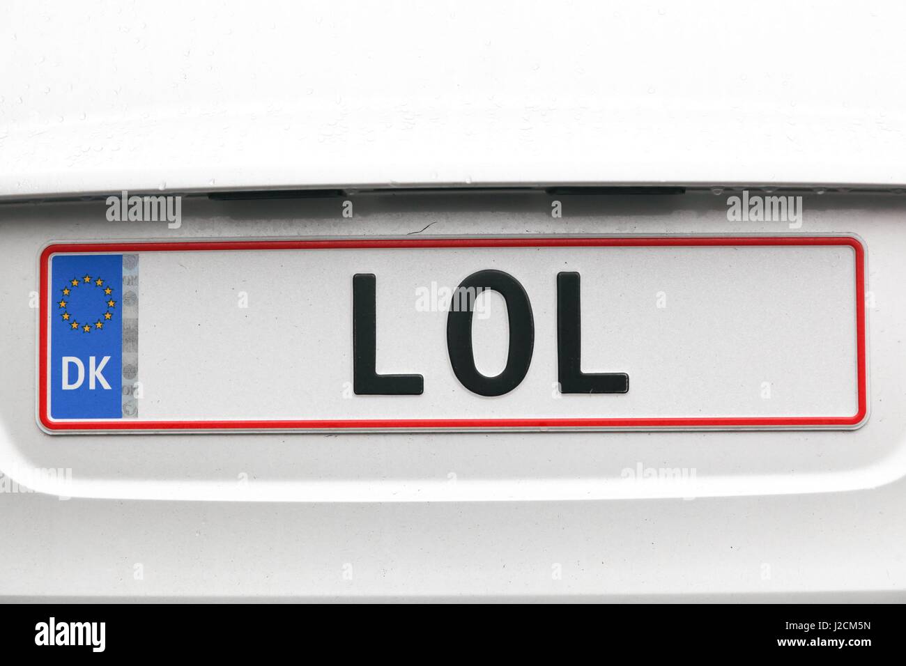 La plaque d'immatriculation du véhicule au Danemark avec lol text Photo  Stock - Alamy