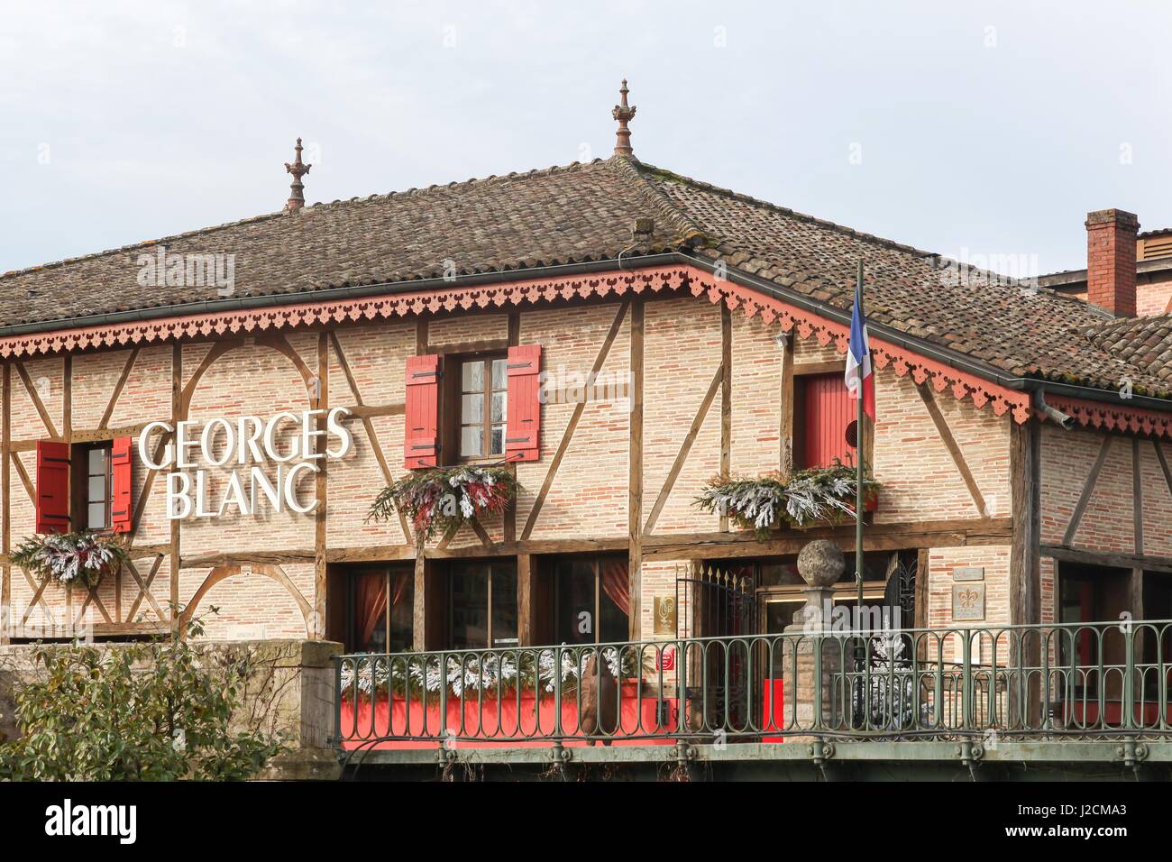 Vonnas, France - 23 Février 2017 : le restaurant Georges Blanc à Vonnas, France. Georges Blanc à Vonnas est un chef français avec trois étoiles au Guide Michelin Banque D'Images