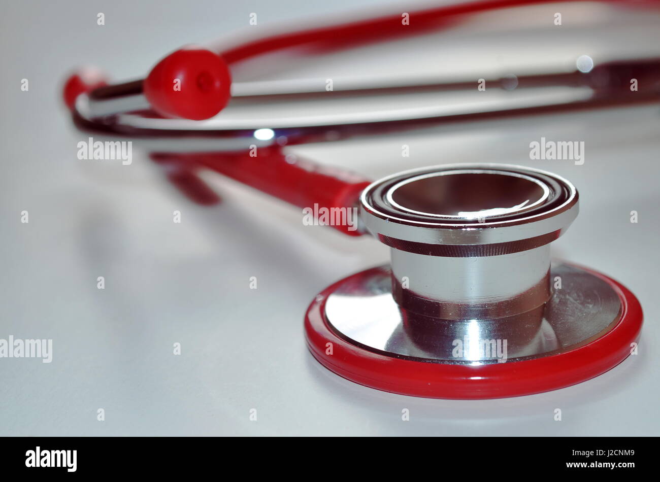 Close-up d'un stéthoscope rouge Banque D'Images