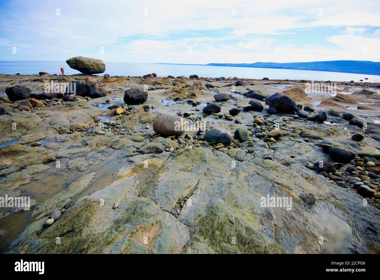 Rock Balance sur la côte est de l'île Graham. C'est un bloc erratique de la dernière ère glaciaire. Tailles disponibles (grand format) Banque D'Images