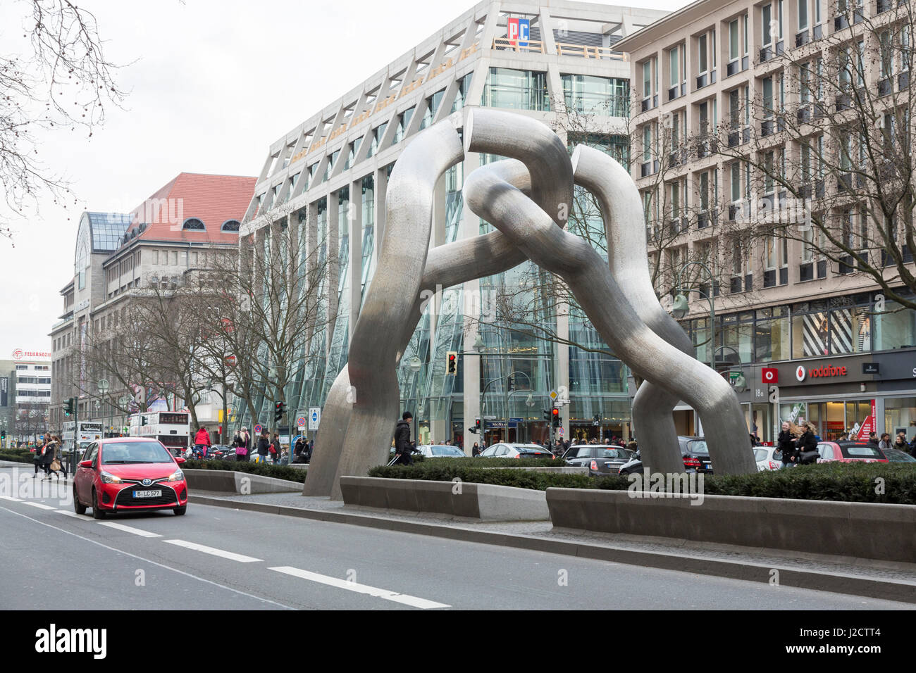 Allemagne, Berlin. Metal sculpture symbolique sur la rue du centre-ville. En tant que crédit : Wendy Kaveney Jaynes / Galerie / DanitaDelimont.com Banque D'Images