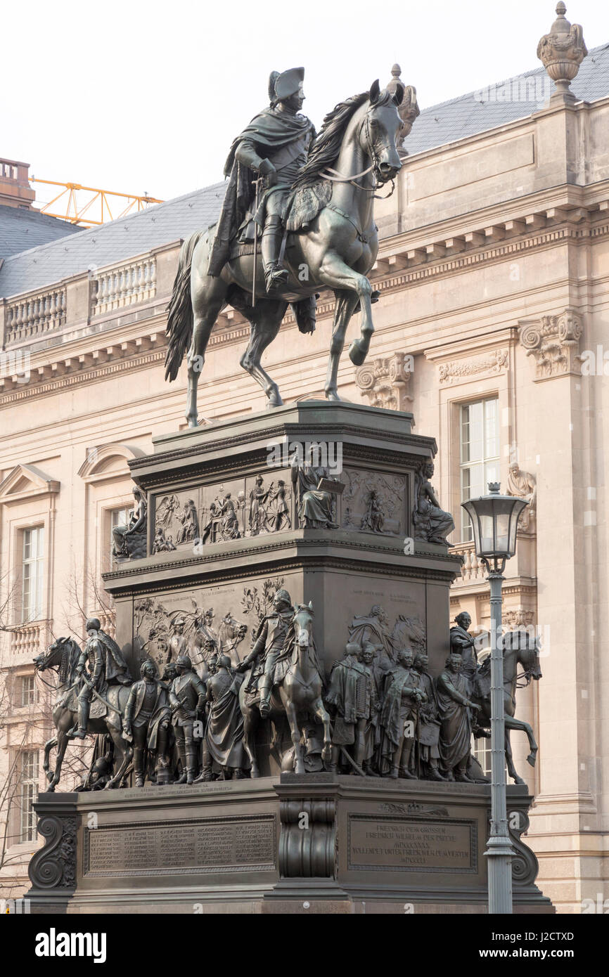 Allemagne, Berlin. Statue de Frédéric le Grand à cheval à l'Université Humboldt. En tant que crédit : Wendy Kaveney Jaynes / Galerie / DanitaDelimont.com Banque D'Images