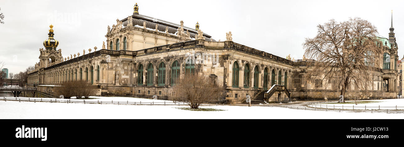 Allemagne, Dresden. Le Palais Zwinger vue panoramique. En tant que crédit : Wendy Kaveney Jaynes / Galerie / DanitaDelimont.com Banque D'Images