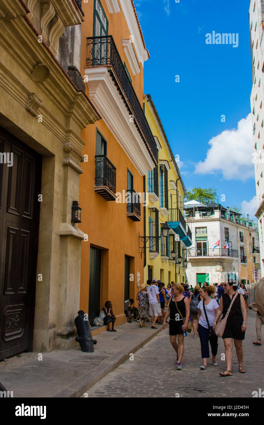 Cuba. La Havane. La Vieille Havane. Rues pavées de la vieille Havane. Banque D'Images