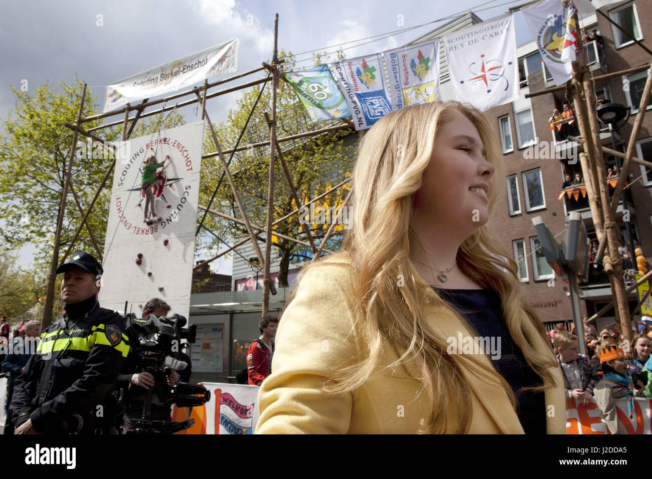 27 avril 2017 - Tilburg, Noord-Brabant, Pays-Bas - Tilburg, Pays-Bas. Kingsday 2017 en Hollande . La famille royale célèbre le 50e anniversaire du roi Willem-Alexander aujourd'hui à Tilburg. Portrait de l'héritier du trône, la princesse Amalia (Catharina-Amalia Beatrix Carmen Victoria, Prinsess de Orange, Princesse des Pays-Bas, Princesse d'Orange-Nassau) Elle est l'aînée des enfants du roi Willem-Alexander des Pays-Bas et de la Reine MÃ xima.présents sont : Le Roi Willem-Alexander, Reine MÃ xima, et leurs trois filles Amalia, Alexia et Ariane. Il y a aussi Prince Constantijn, Prince La Banque D'Images 27 avril 2017 - Tilburg, Noord-Brabant, Pays-Bas - Tilburg, Pays-Bas. Kingsday 2017 en Hollande . La famille royale célèbre le 50e anniversaire du roi Willem-Alexander aujourd'hui à Tilburg. Portrait de l'héritier du trône, la princesse Amalia (Catharina-Amalia Beatrix Carmen Victoria, Prinsess de Orange, Princesse des Pays-Bas, Princesse d'Orange-Nassau) Elle est l'aînée des enfants du roi Willem-Alexander des Pays-Bas et de la Reine MÃ xima.présents sont : Le Roi Willem-Alexander, Reine MÃ xima, et leurs trois filles Amalia, Alexia et Ariane. Il y a aussi Prince Constantijn, Prince La Banque D'Images