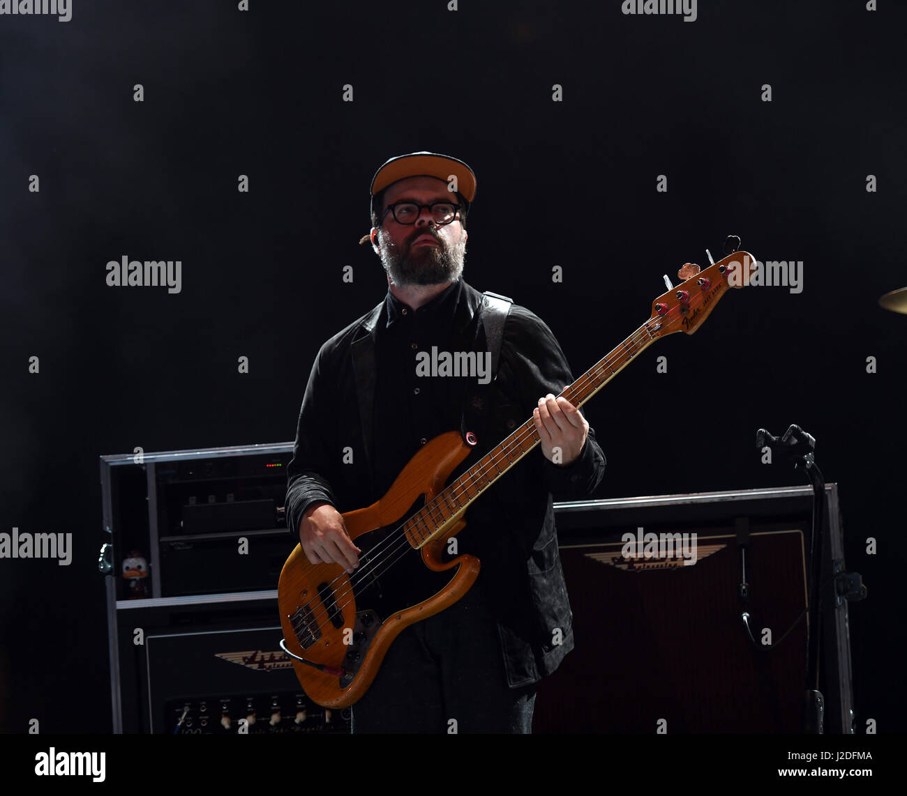 Portsmouth, Virginia, USA. Apr 25, 2017. JASON ISBELL et l'unité 400 rock la foule au Pavillon de Portsmouth à Portsmouth, en Virginie, le 26 avril 2017 © Jeff Moore 2017 Crédit : Jeff Moore/ZUMA/Alamy Fil Live News Banque D'Images