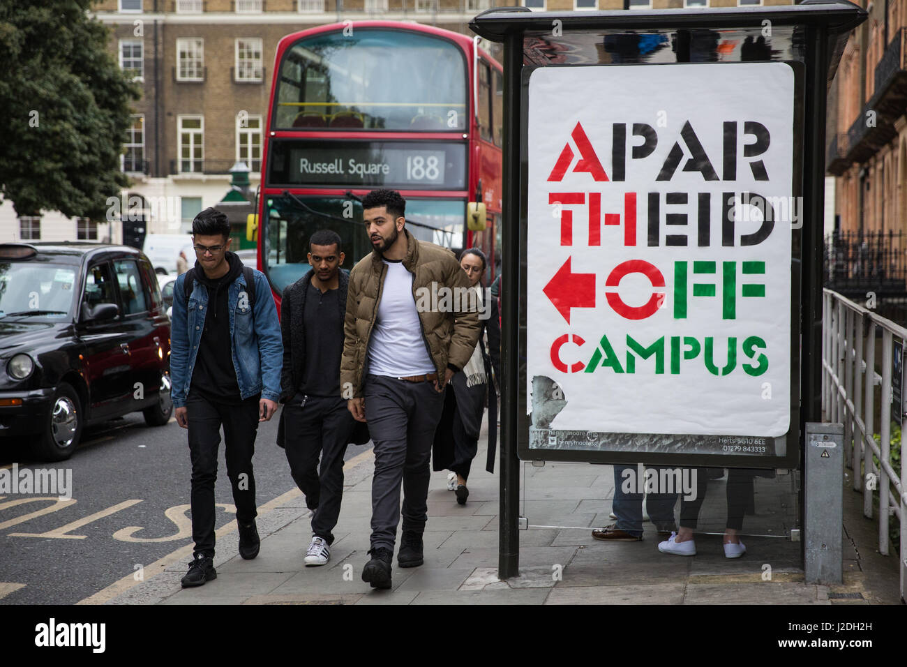 Londres, Royaume-Uni. 27 avril, 2017. Subvertit apparaissent sur rues autour de l'Université de Londres en avant d'un 'apartheid' contre hors campus par les étudiants, le personnel et les supporters à l'extérieur de l'École des Études Orientales et Africaines (SOAS) de l'Université de Londres le jour de l'ambassadeur israélien Mark Regev est prévu pour intervenir lors d'une manifestation organisée par l'Organisation des Nations Unies et Juif OSS sociétés. Credit : Mark Kerrison/Alamy Live News Banque D'Images