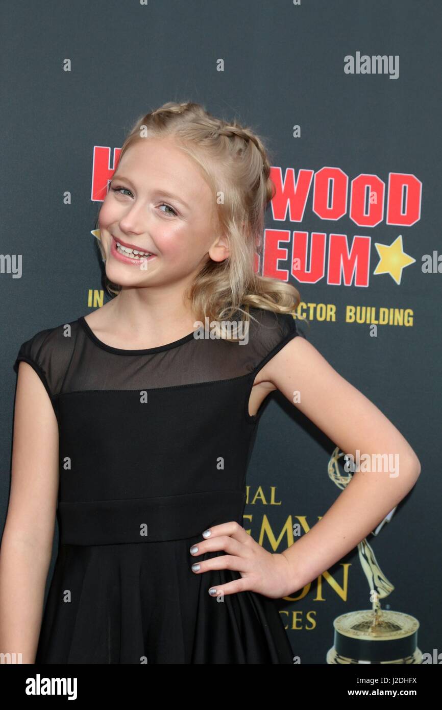 Alyvia Alyn Lind aux arrivées pour la Journée annuelle d'accueil des candidats aux Emmy Awards, le Musée d'Hollywood de bal, Los Angeles, CA, le 26 avril 2017. Photo par : Priscilla Grant/Everett Collection Banque D'Images