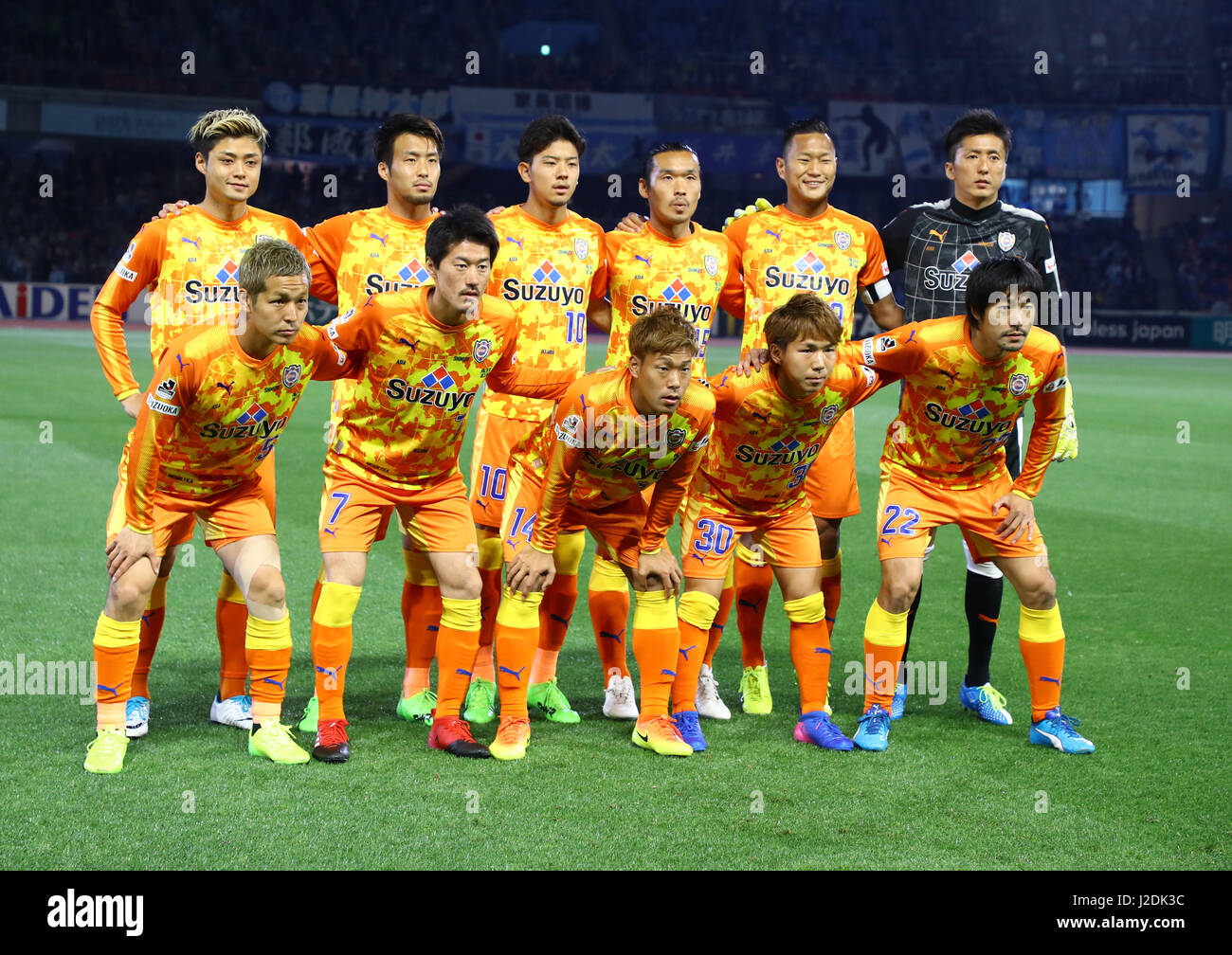 Kanagawa, Japon. Apr 21, 2017. Shimizu s-Pulse line-up du groupe l'équipe de football/soccer : Shimizu s-Pulse team photo de groupe (rangée du haut - de gauche à droite) Ko Matsubara, Tomoya Inukai, Ryohei Shirasaki, Makoto Kakuda, Chong Tese, Yuji Rokutan, (rangée du bas - de gauche à droite) Shoma Kamata, Mitsunari Musaka, Notsuda Gakuto, Shota Kaneko et Takuma Edamura avant le J1 2017 match de championnat entre Kawasaki Frontale 2-2 Shimizu s-Pulse à Todoroki Stadium à Kanagawa, Japon . Mm. Kenzaburo Crédit : Matsuoka/AFLO/Alamy Live News Banque D'Images