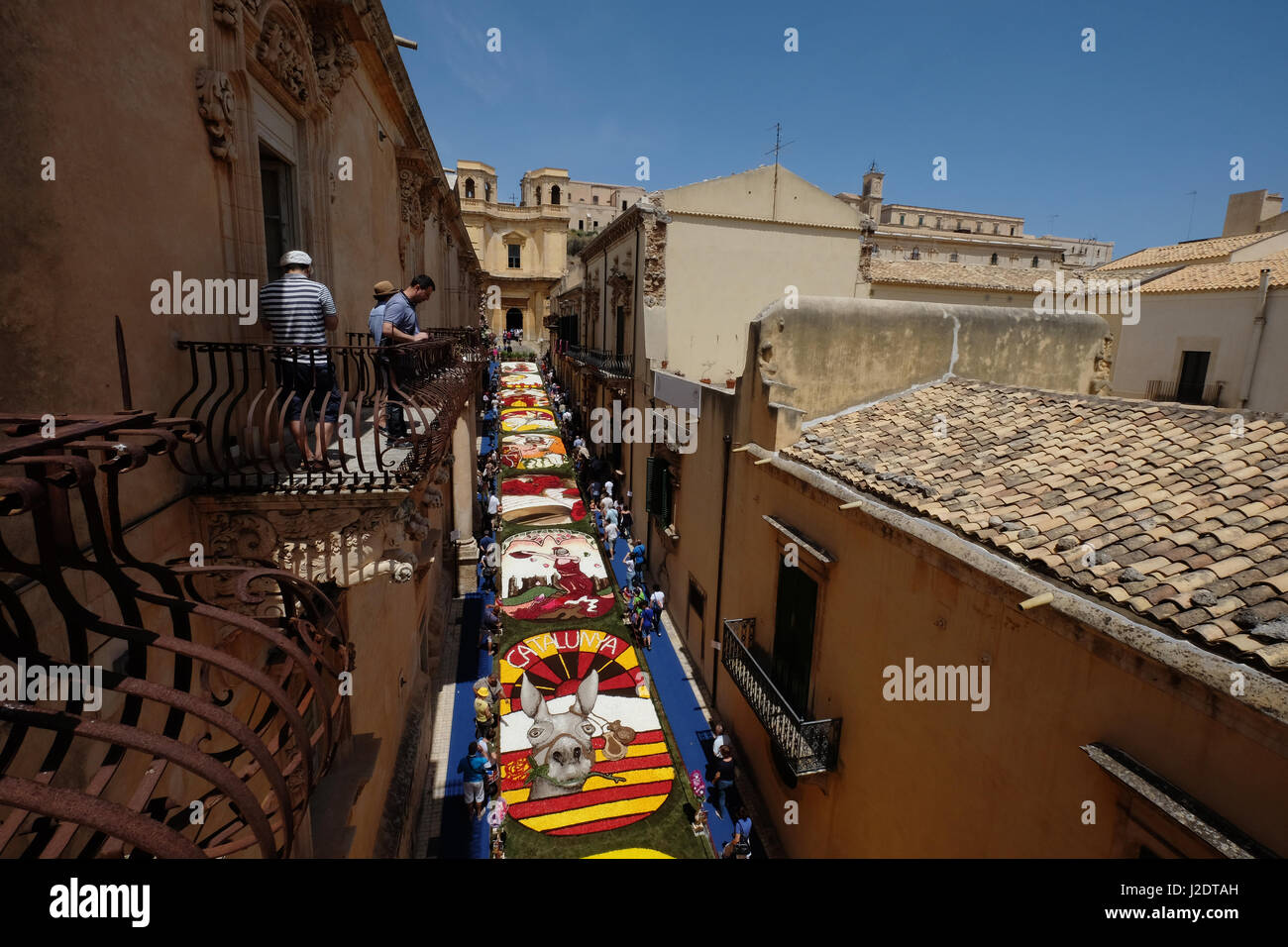 L'Infiorata fête des fleurs à Noto, via Nicolaci, Noto, Sicile, Italie Banque D'Images