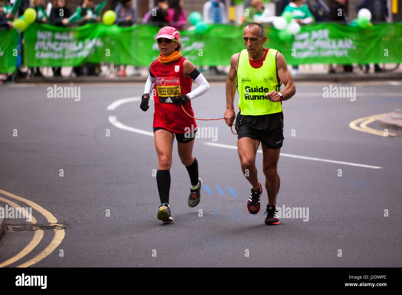 Maria del Carmen Rodriguez Paredes en compétition pour l'Espagne, dans le Marathon de Londres 2017 Monde Para Athletic Coupe du monde. Elle a terminé 2e en 03:09:41 : Banque D'Images