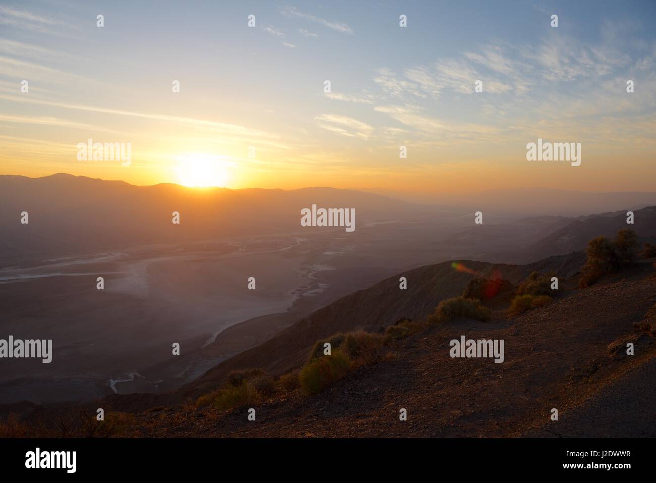 Coucher de soleil depuis Dante's View avec vue sur le bassin de Badwater dans la vallée de la mort est de la Californie aux Etats-Unis, le meilleur endroit sur terre Banque D'Images