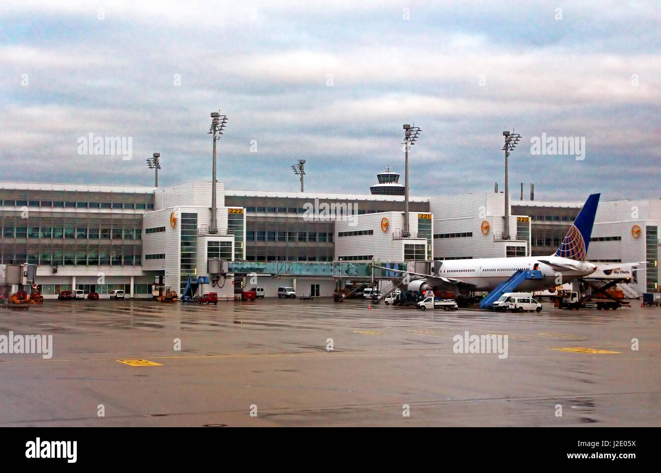 MUNICH, ALLEMAGNE - 17 octobre 2013 : l'aéroport de l'aéroport de Munich (MUC), le deuxième aéroport le plus occupé en Allemagne, est une plaque tournante pour la compagnie aérienne Lufthansa Germain Banque D'Images