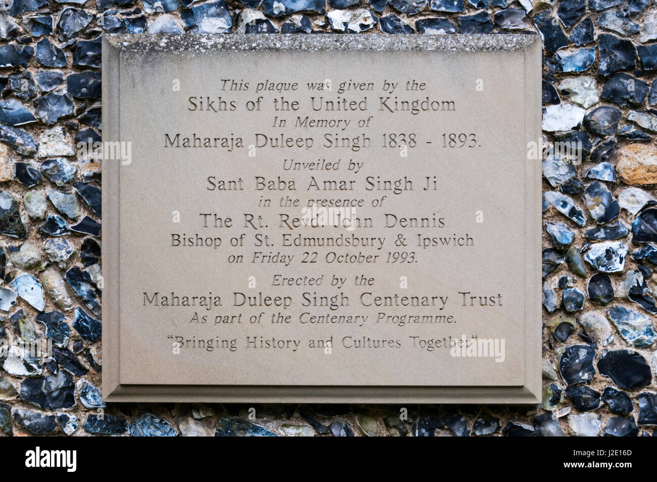 Plaque commémorative à Maharaja Duleep Singh sur le mur d'Elveden église dans le Suffolk. Banque D'Images
