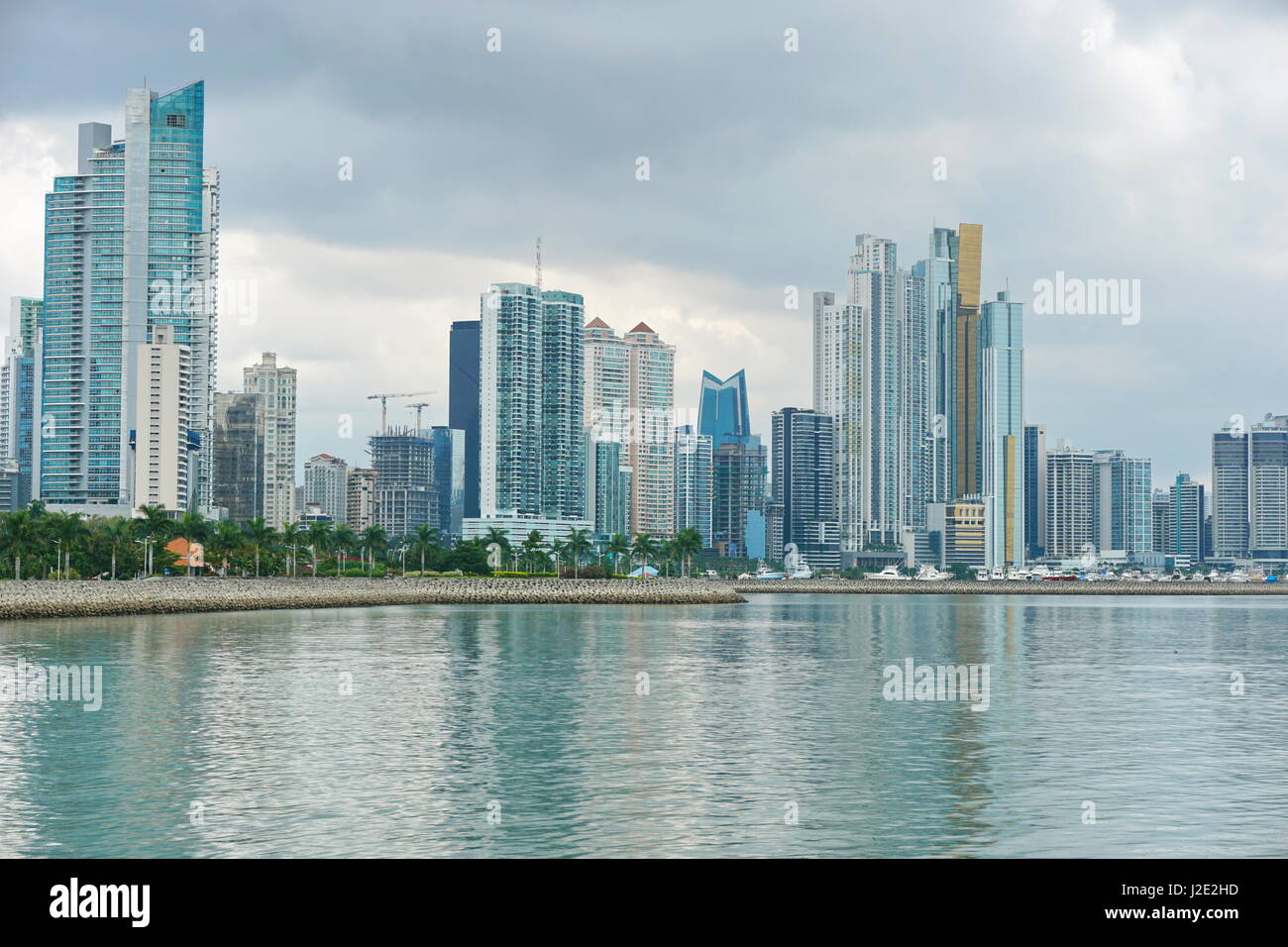 Littoral de la ville de Panama avec des bâtiments en bordure de l'océan, côte Pacifique du Panama, Amérique Centrale Banque D'Images