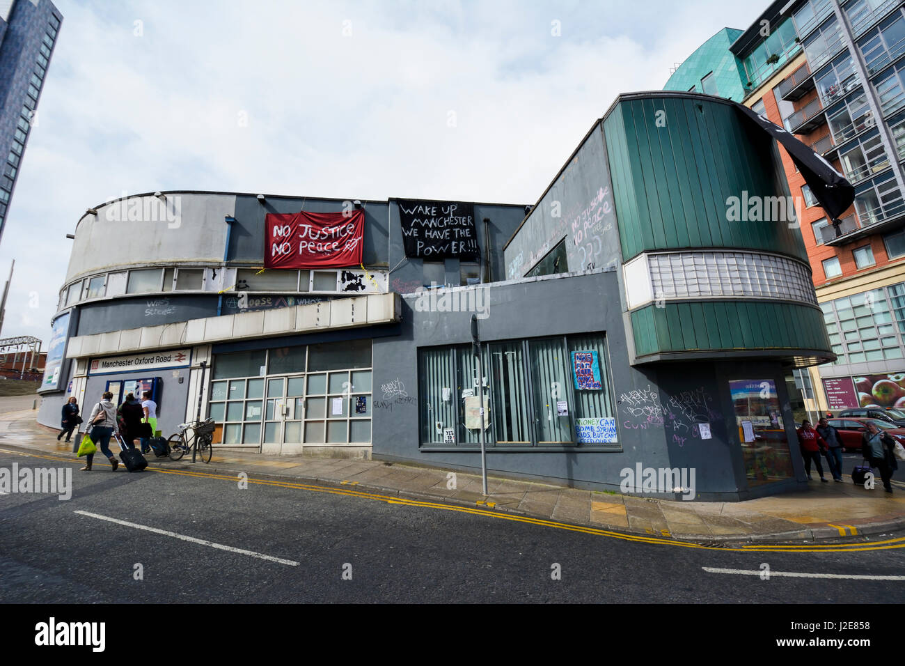 Le bâtiment, une fois un Cornerhouse cinema populaire à la gare d'Oxford Road repris par des squatters. Banque D'Images