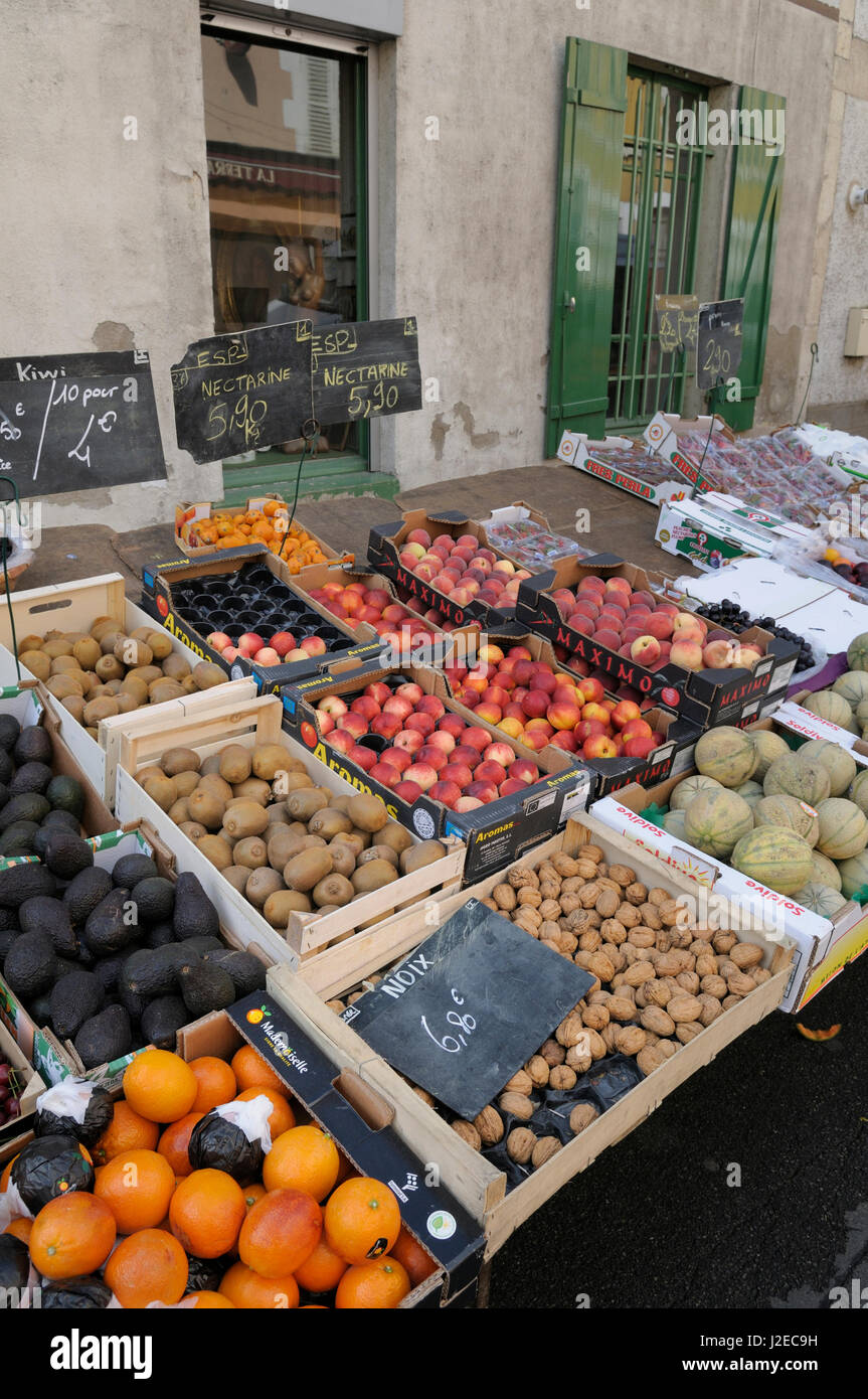 France, Centre, Chatillon-sur-Loire. Des produits locaux au marché le jeudi matin Banque D'Images