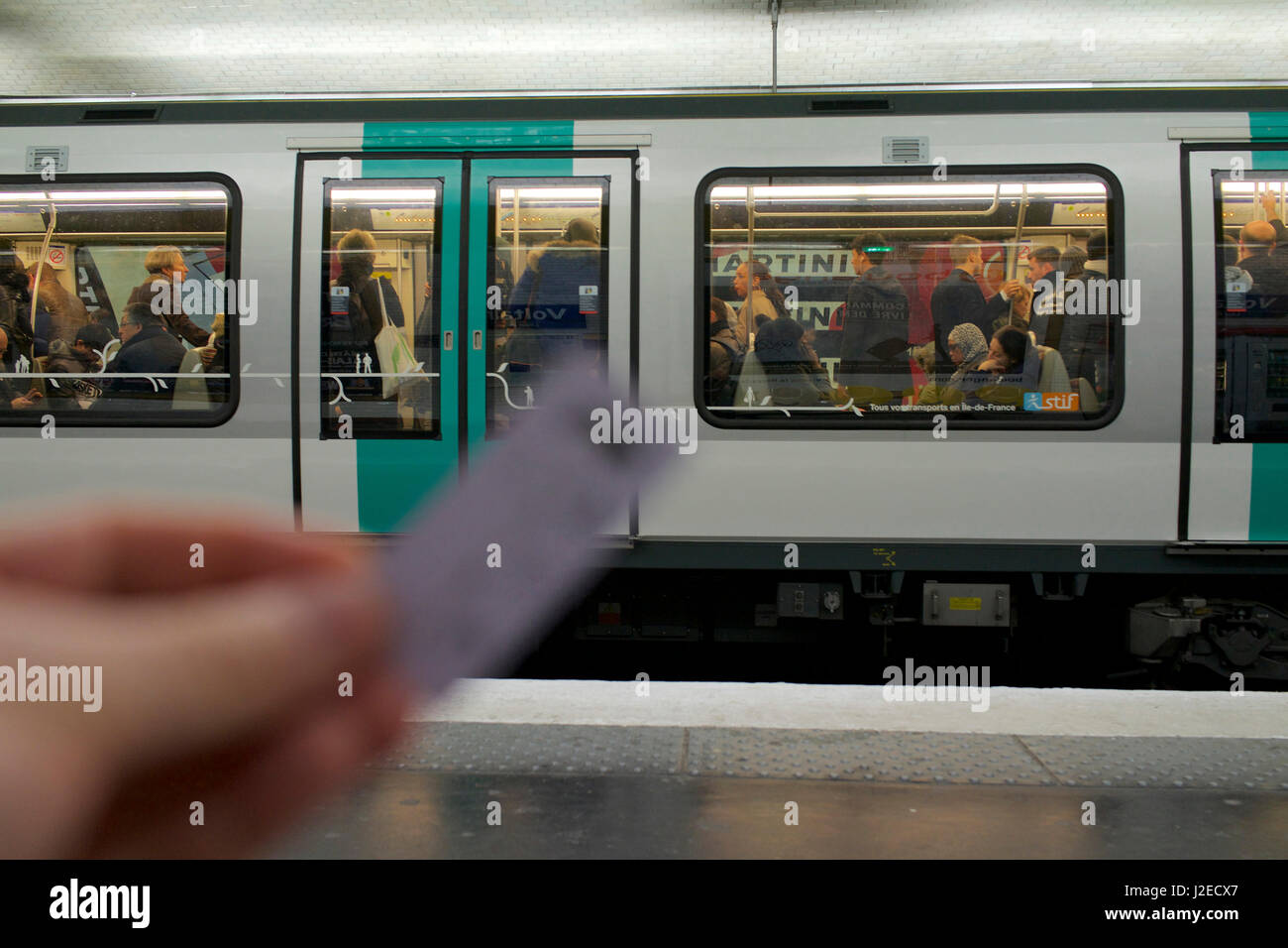 Paris, France, le métro, le métro, train et billet Banque D'Images