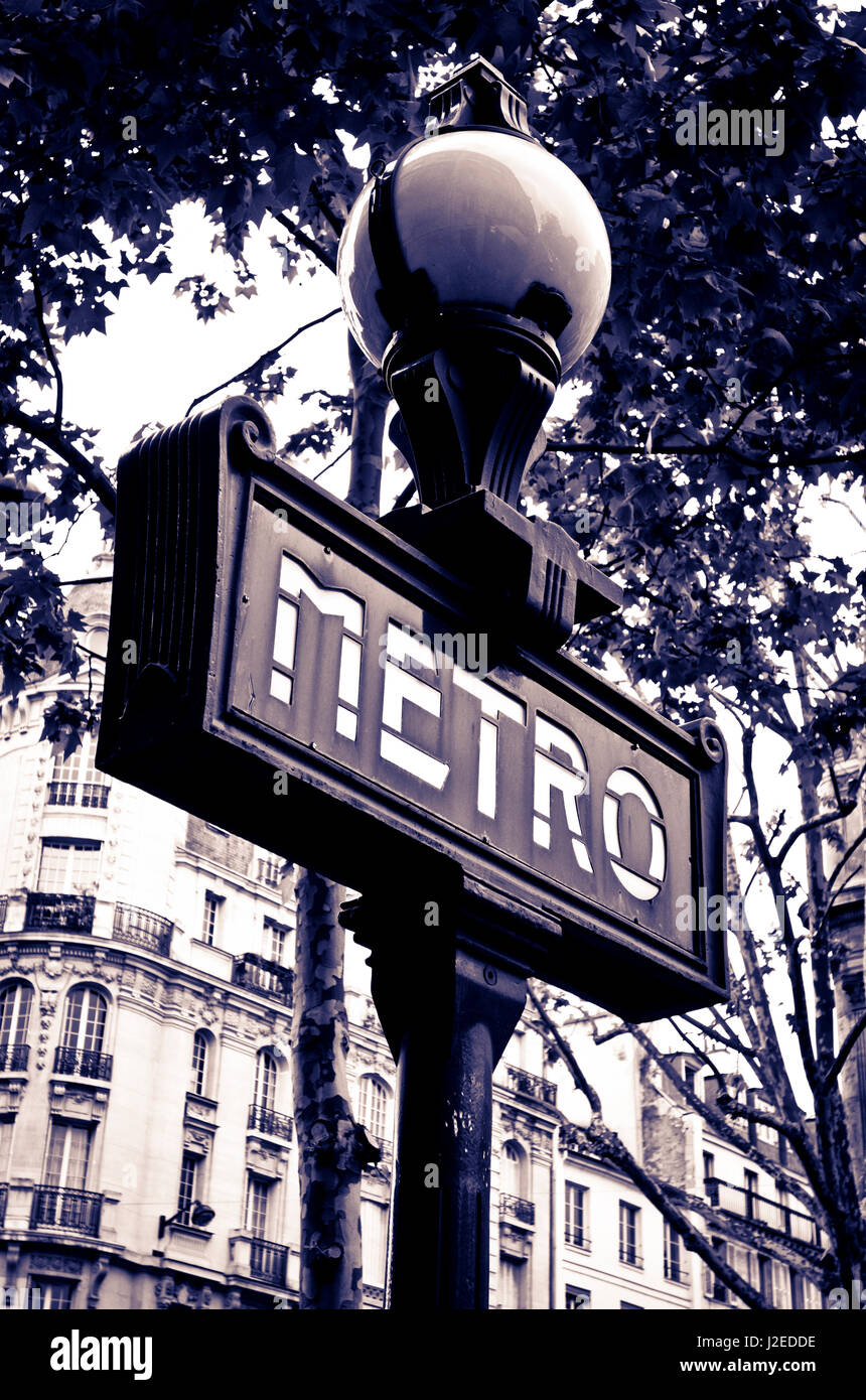 Metro sign, Paris, France Banque D'Images