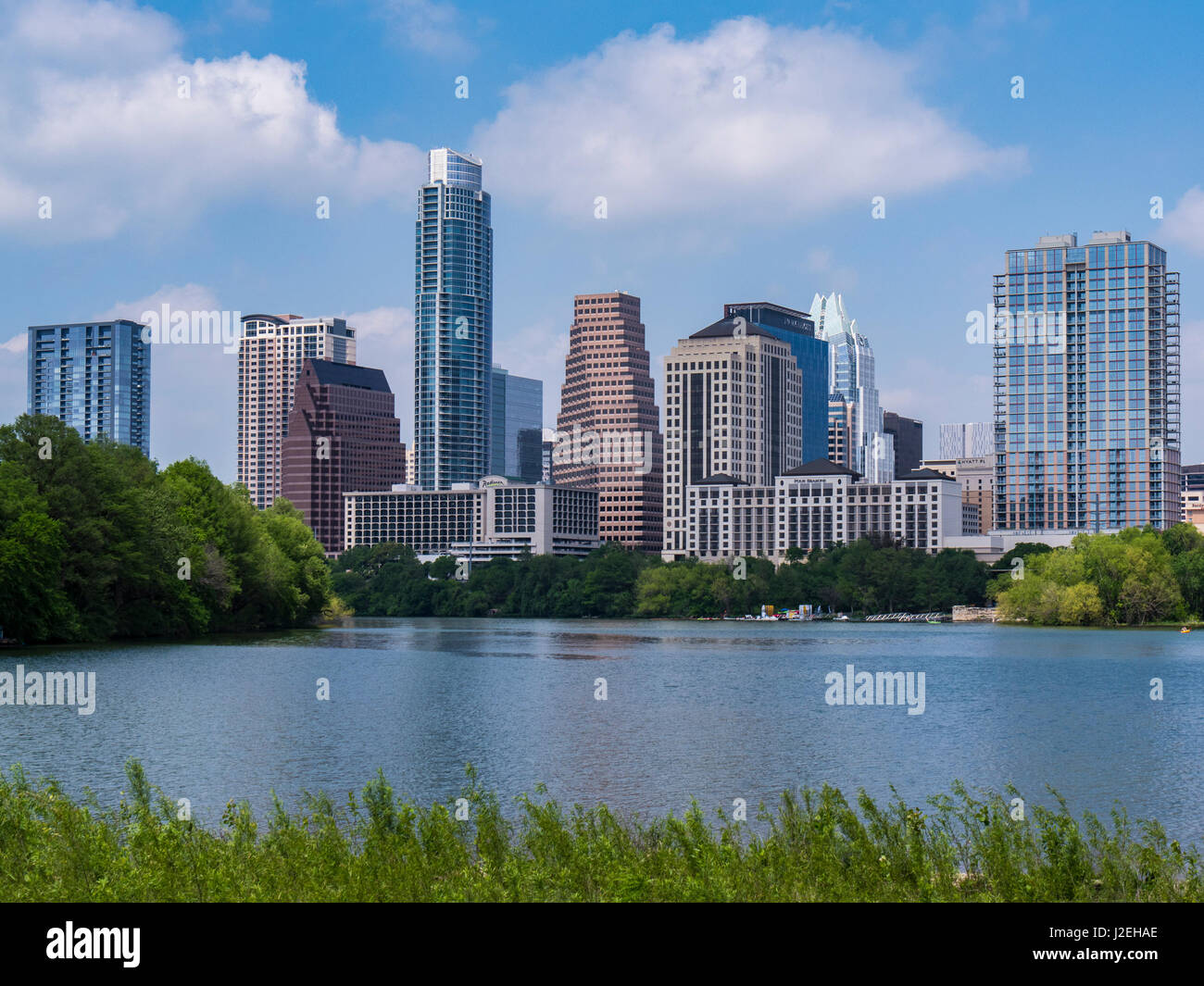 Skyline de la promenade Sentier au lac Lady Bird, Austin, Texas. Banque D'Images