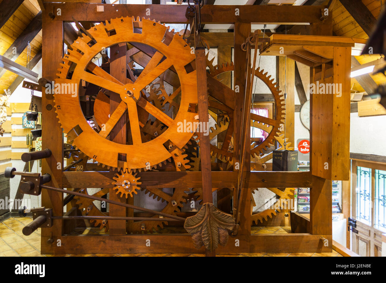 Allemagne, Baden-wurttemberg, Forêt Noire, Schönwald, plus ancien, le plus  important du monde, l'intérieur mécanisme horloge coucou Photo Stock - Alamy