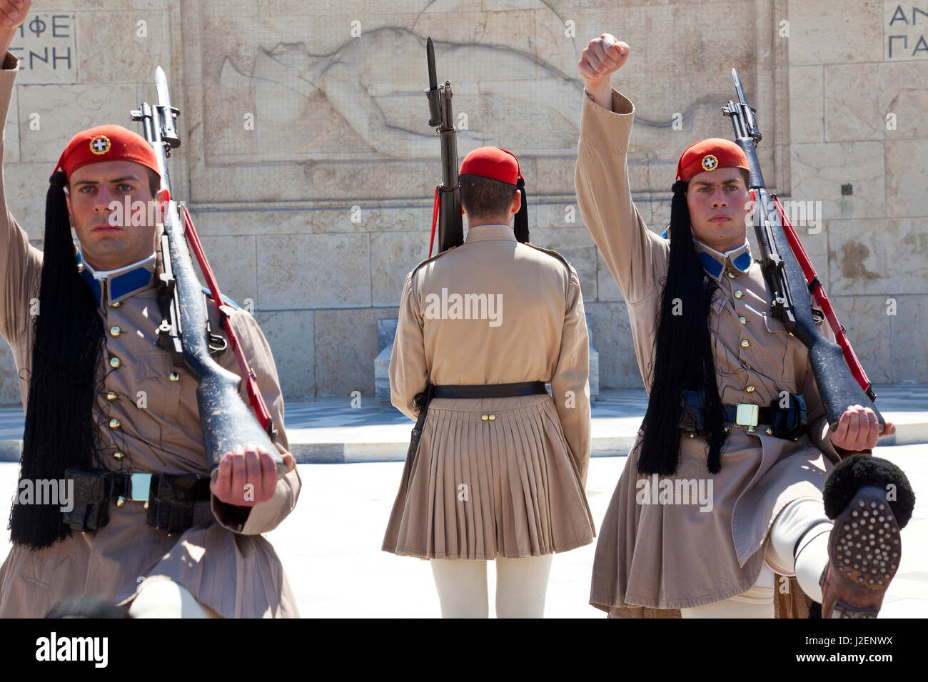 Relève de la garde, Evzone gardiens, la Place Syntagma, Athènes, Grèce Banque D'Images