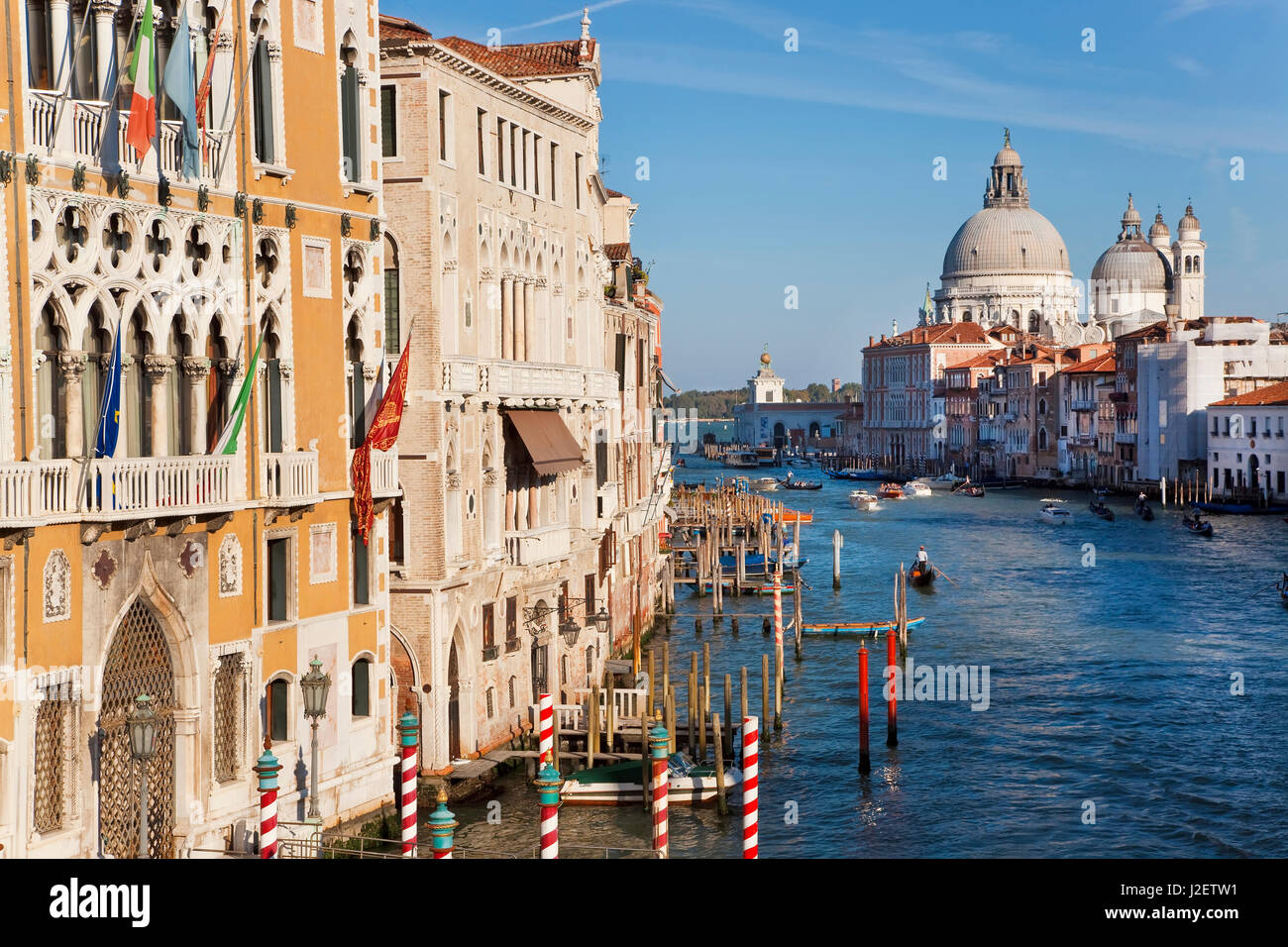 Vue sur le Grand Canal du Ponte dell'Accademia, Venise, Italie, Banque D'Images