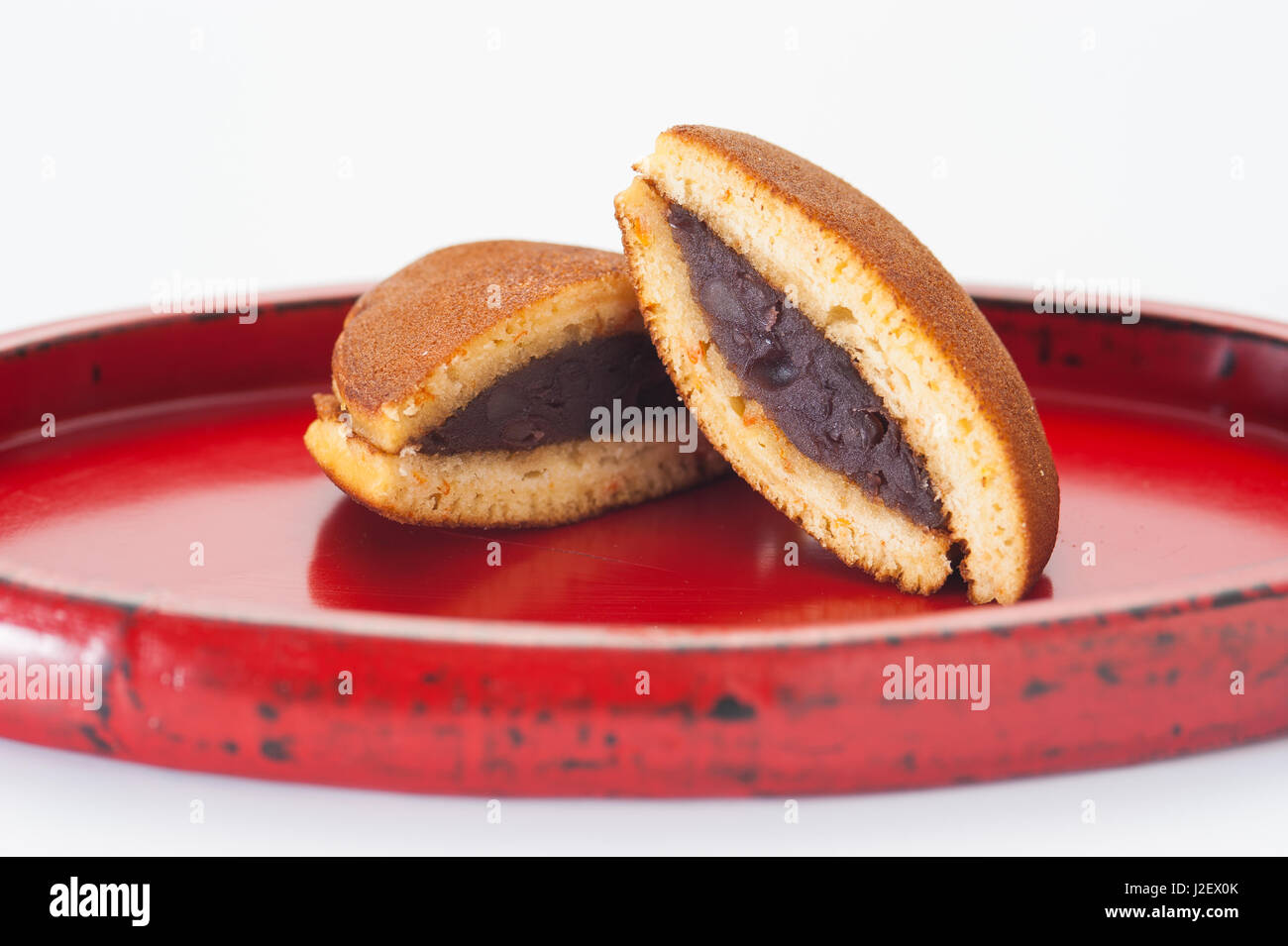 Dorayaki Japonais Avec Gateau Haricot Rouge Sur Remplissage Bac Bumcrew Photo Stock Alamy