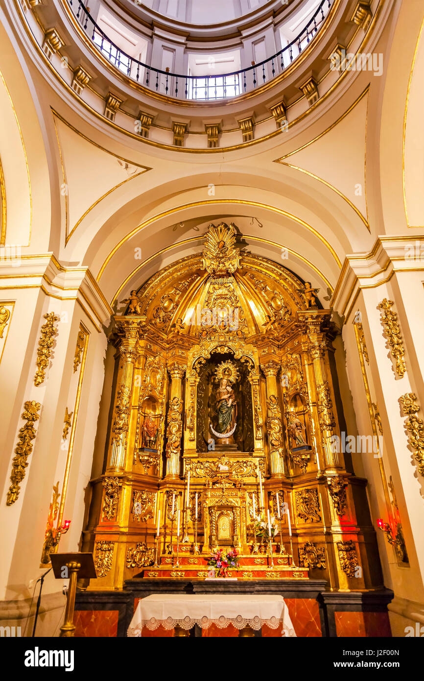 Marie et l'Enfant Jésus statue, Collegiata Santa Iglesia de San Isidro, Madrid, Espagne. Nommé d'après saint patron de Madrid, Saint Isidore, l'église a été créée en 1651 Banque D'Images