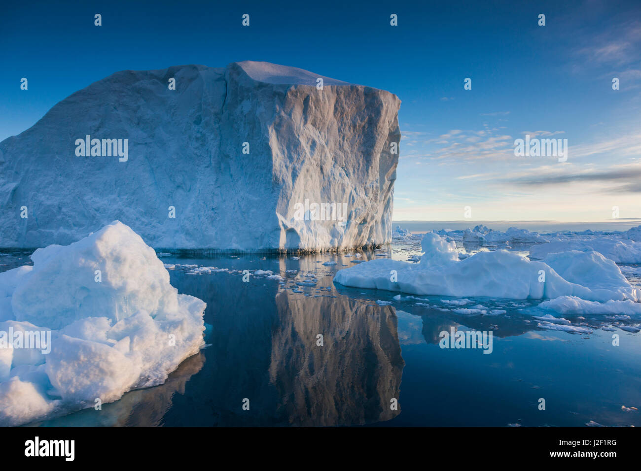 Le Groenland, baie de Disko, Ilulissat, la glace flottante au coucher du soleil Banque D'Images