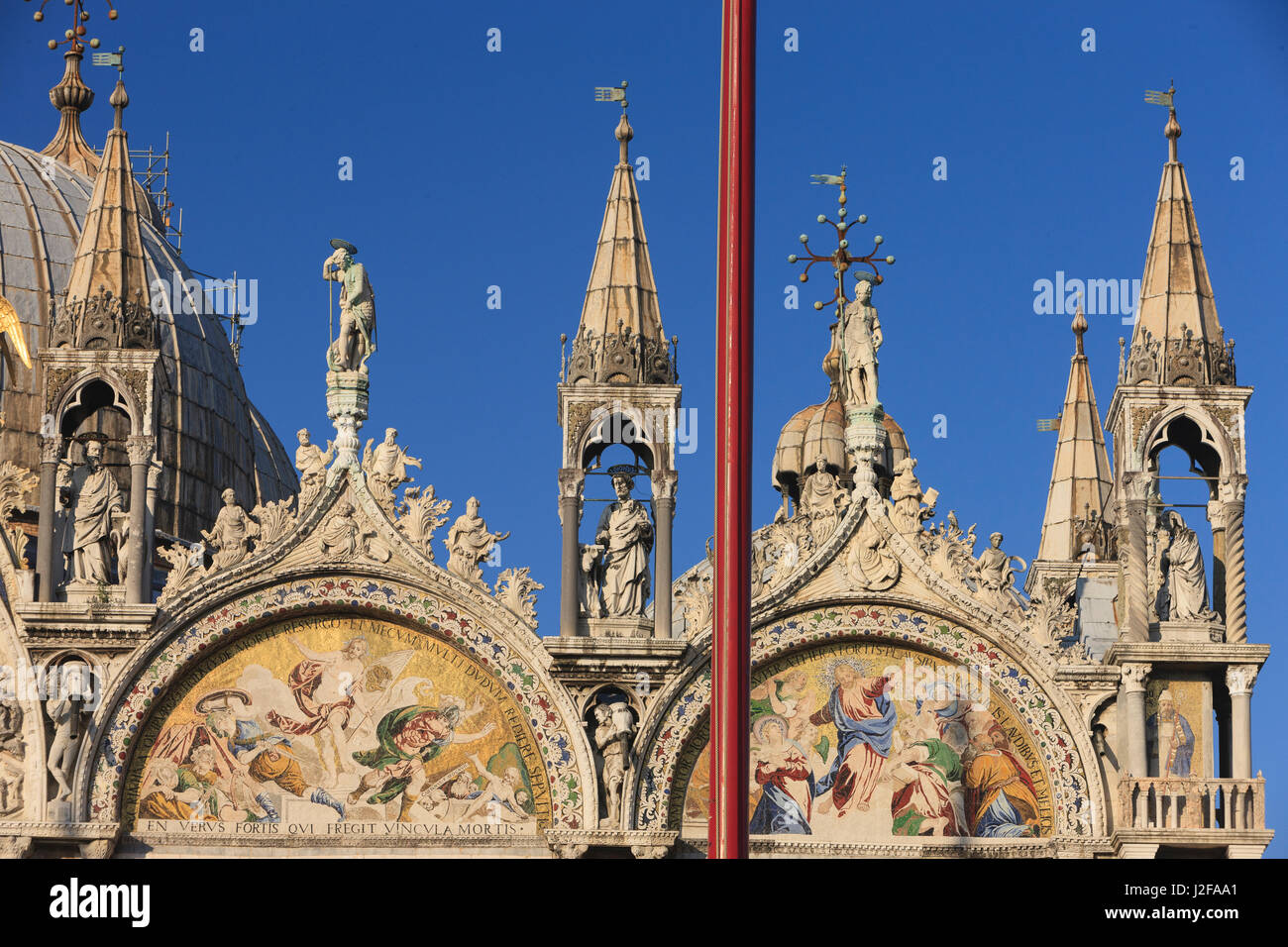 Haut de la Basilique Saint Marc. Venise. L'Italie. Banque D'Images