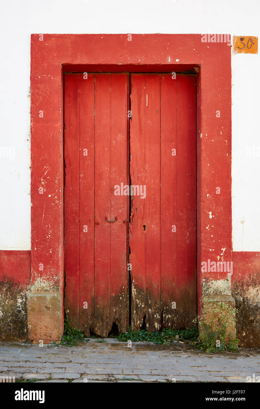 Le Mexique, Jalisco, San Sebastián del Oeste. Porte rustique aux couleurs vives. En tant que crédit : Steve Ross / Jaynes Gallery / DanitaDelimont.com Banque D'Images