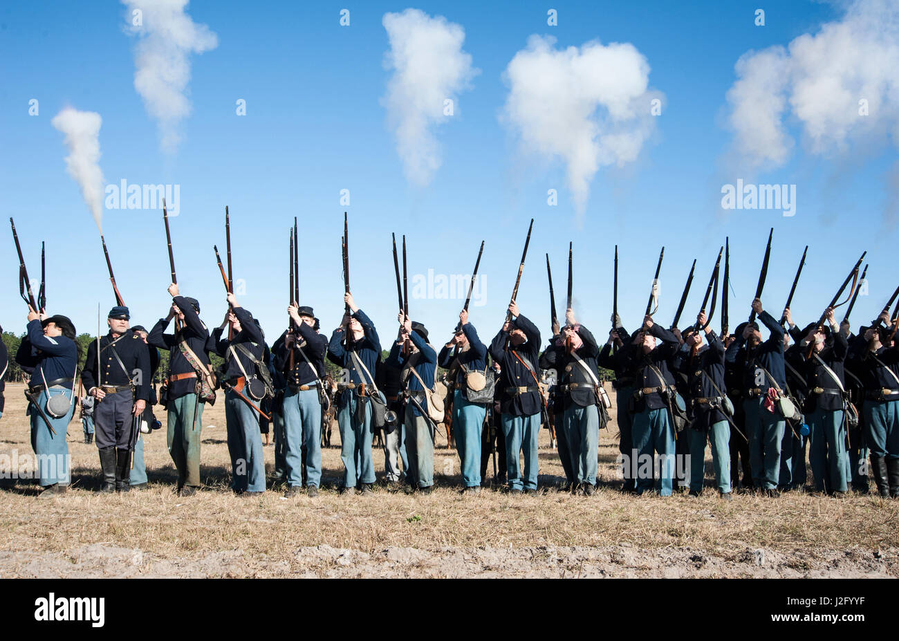 Tir des soldats de la guerre civile -re-enactment Banque D'Images Tir des soldats de la guerre civile -re-enactment Banque D'Images