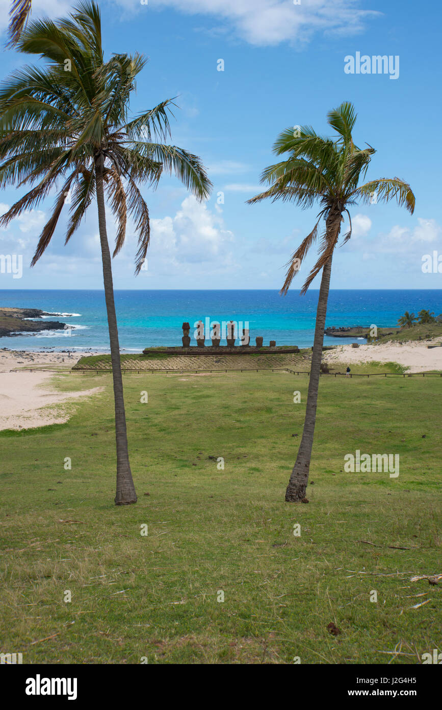 L'île de Pâques ou Rapa Nui. NP, Rapa Nui et Anakena Ahu Nau Nau. Historique Important autel avec sept statues moai situé sur la côte de la plage d'Anakena. Tailles disponibles (grand format) Banque D'Images