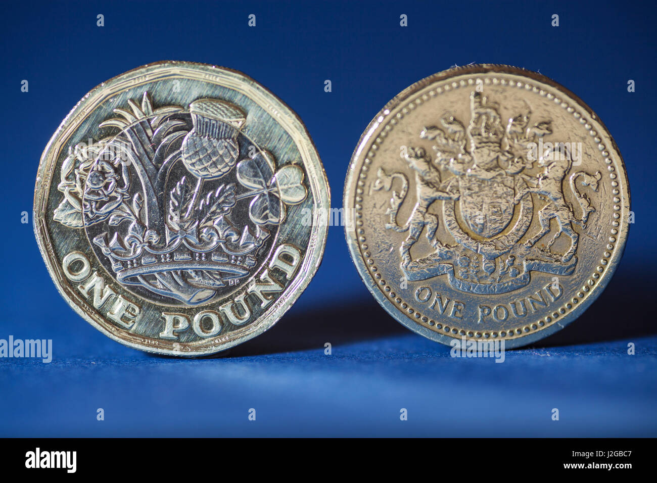 Nouvelle pièce de 2012 livres, 12 verso avec coins livre ancien Banque D'Images