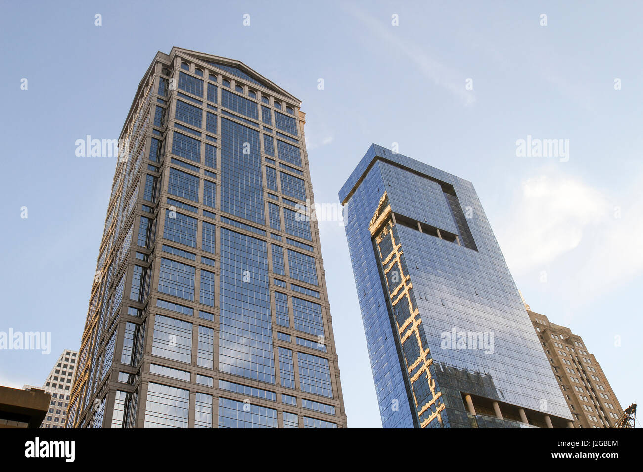 77 West Wacker (gauche, achevé en 1992) et l'un de onze (achevé en 2014), deux gratte-ciel à Chicago, Illinois, USA Banque D'Images