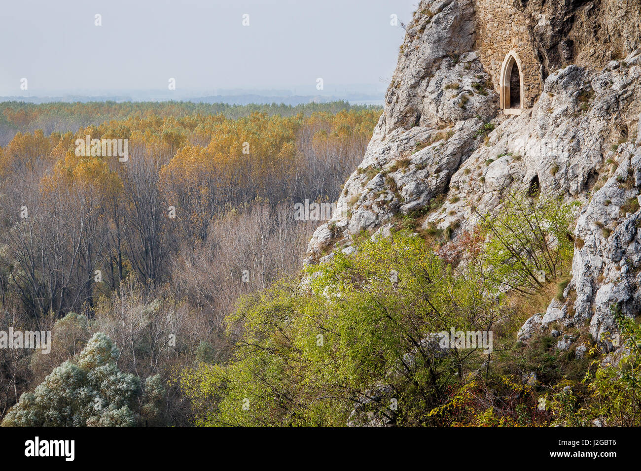 Le Château de Devin, juste en dehors de Bratislava, Slovaquie. Le château se trouve au confluent de la Morava et du Danube. Banque D'Images