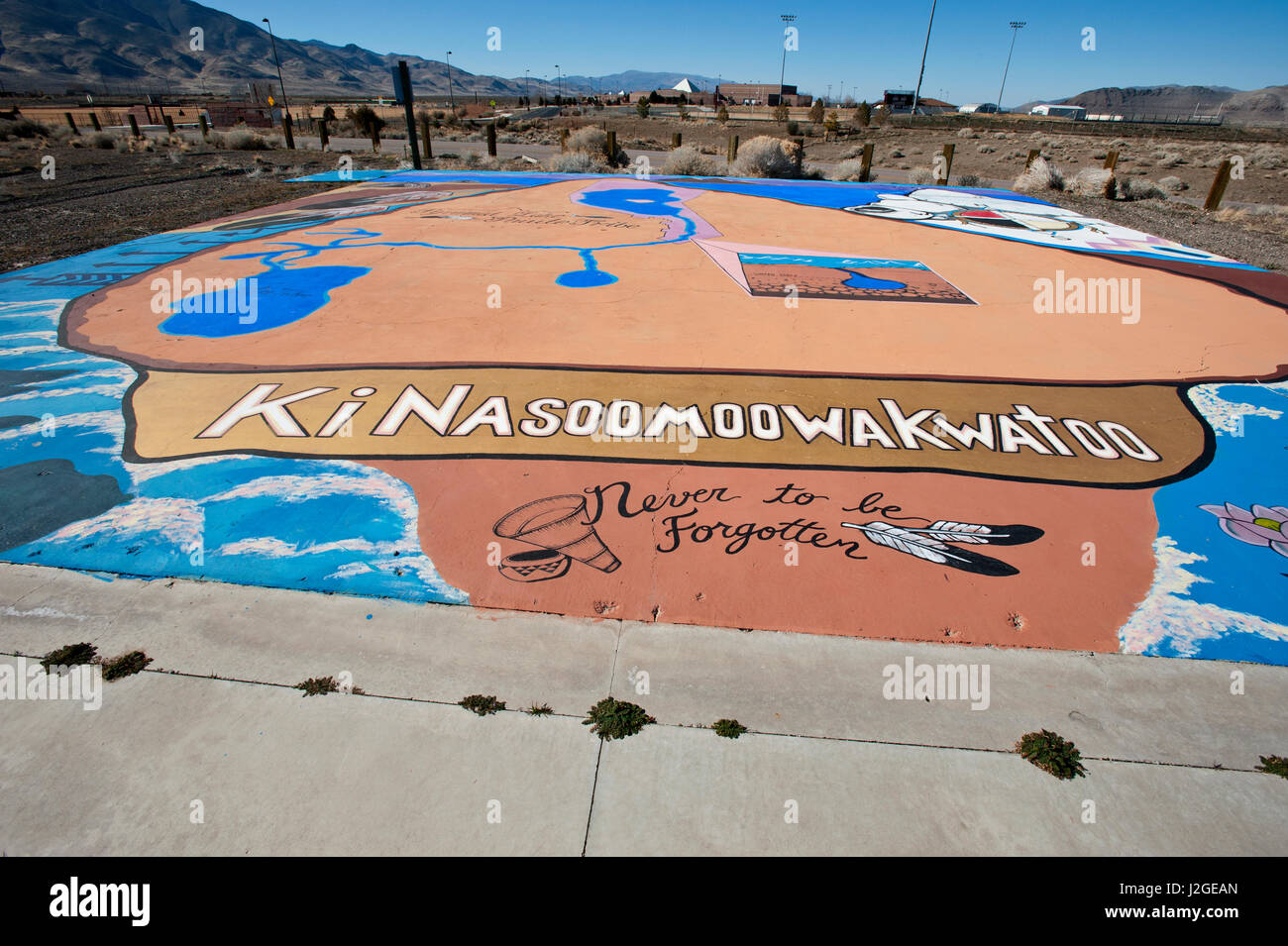 USA, Nevada, Nixon, le lac Pyramid tribu Paiute réservation, le lac Pyramid Museum et centre des visiteurs, Kinasoomoowakwatoo est Paiute nom pour Musée, béton peint mural indiquant les lacs Tahoe et Pyramid connecter par la rivière Truckee Banque D'Images